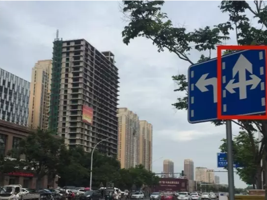 这样奇怪的道路指示牌，你可曾见过